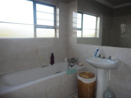 5 Bedroom Property for Sale in Ladybrand Free State
